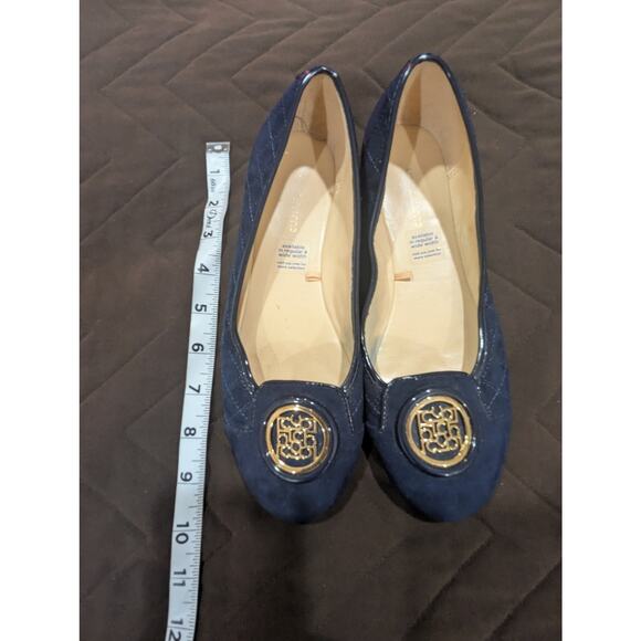 Pretty women's navy suede flats w/gold embleishment by Liz Claiborne size 6.5 - Picture 1 of 7